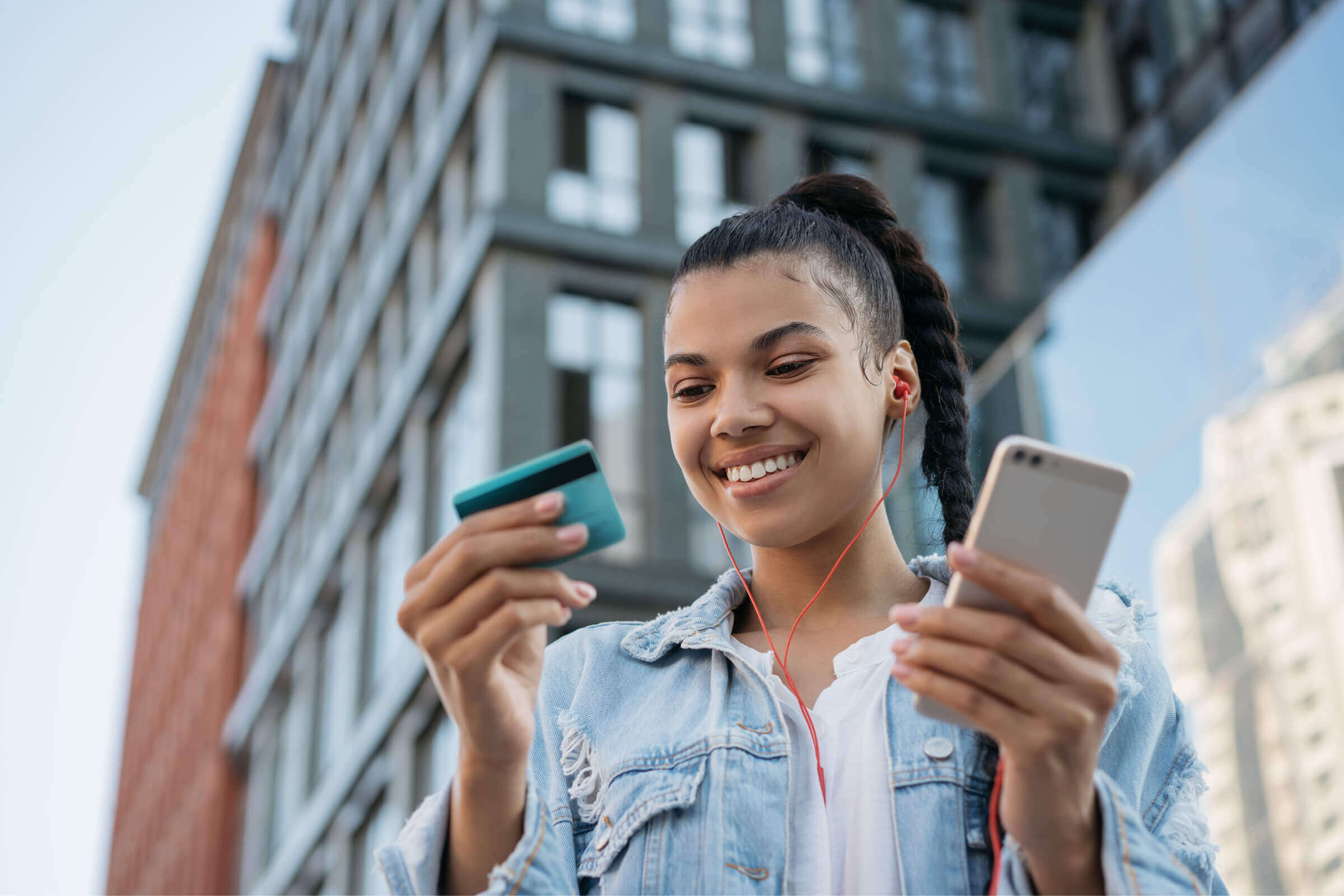 What is the difference between a credit card and a debit card?