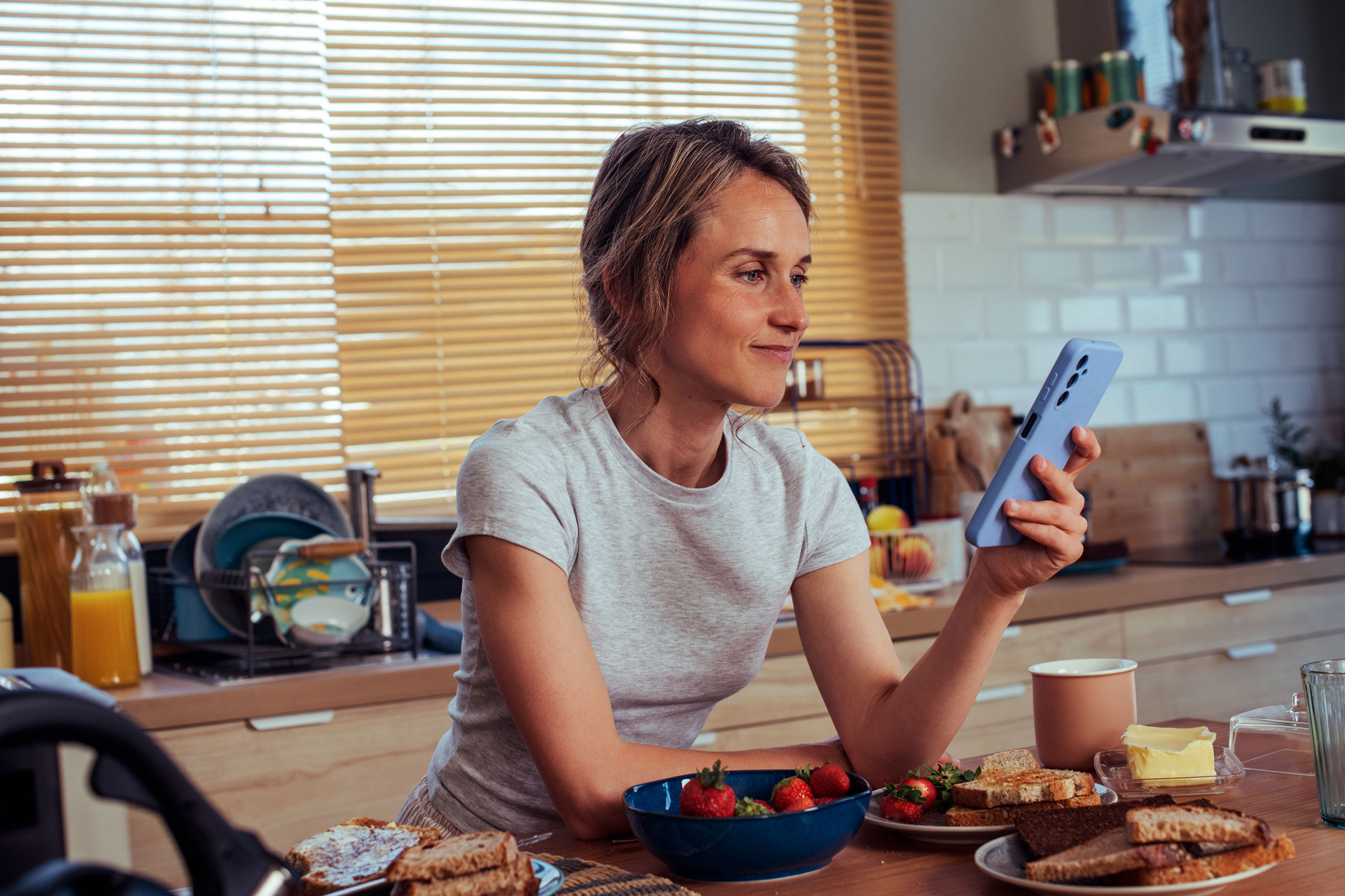 The customer uses the BBVA App to manage their free current account in Germany.